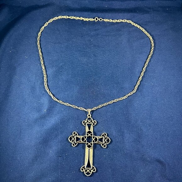 1973 Limited Edition Sarah Coventry Silver-Tone Cross Necklace 4X3 Pendant - Picture 1 of 5